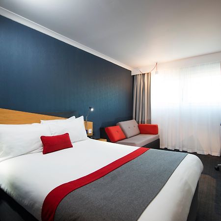 Holiday Inn Express Birmingham Oldbury By Ihg Exterior foto