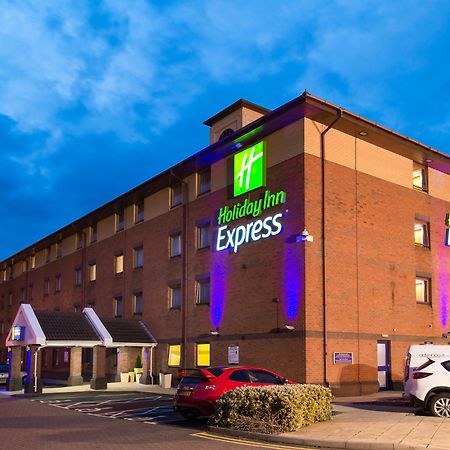 Holiday Inn Express Birmingham Oldbury By Ihg Exterior foto