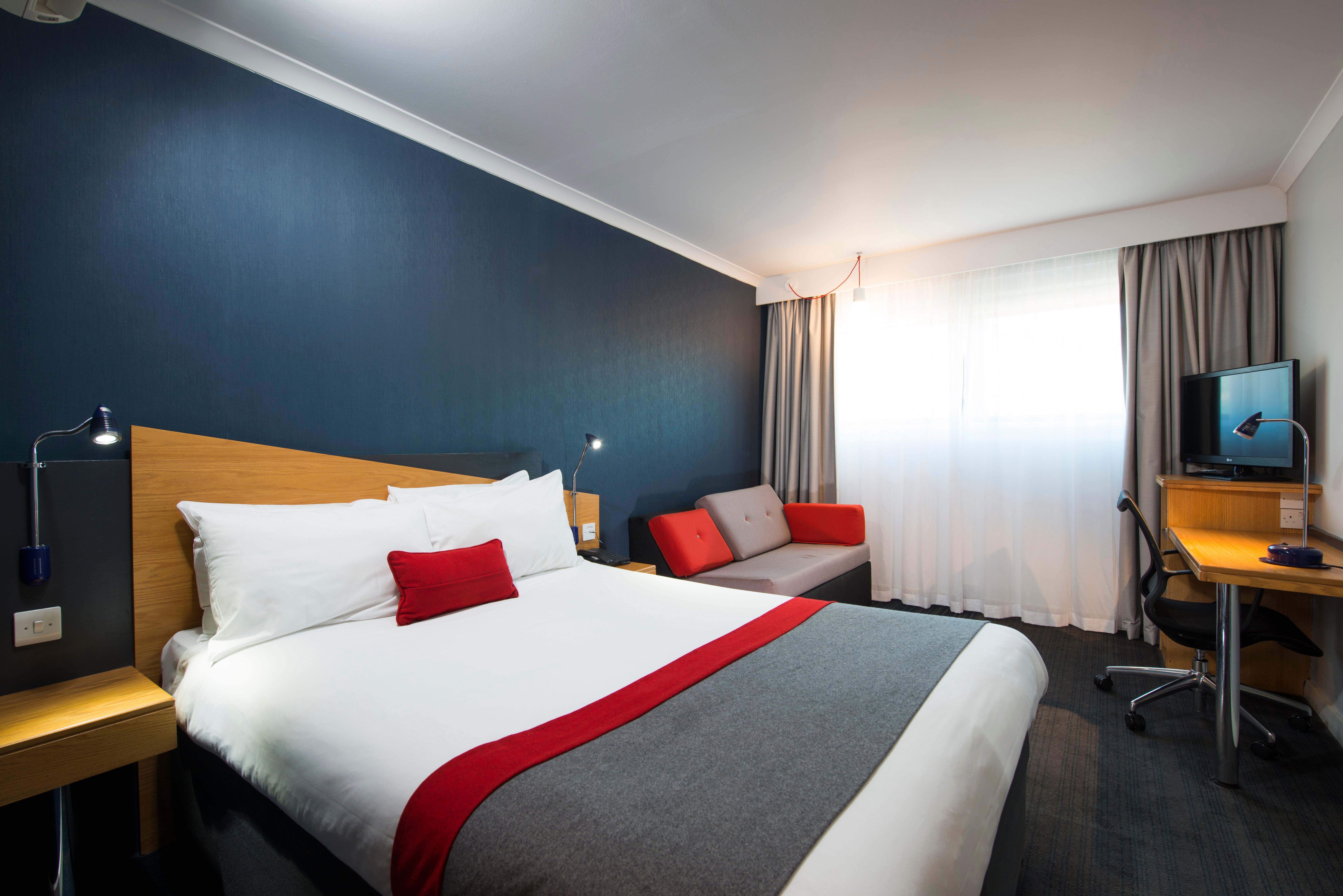 Holiday Inn Express Birmingham Oldbury By Ihg Exterior foto