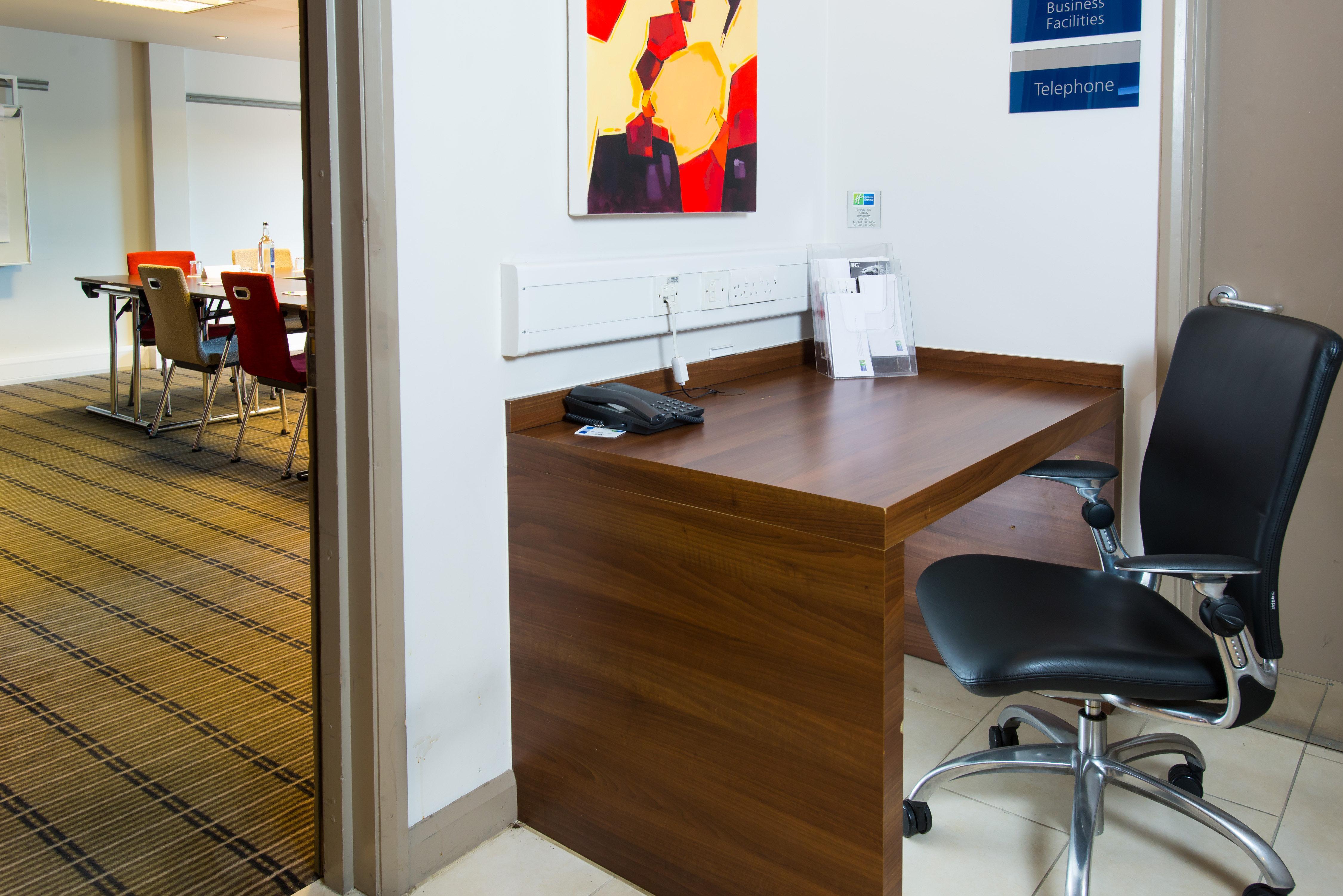 Holiday Inn Express Birmingham Oldbury By Ihg Exterior foto