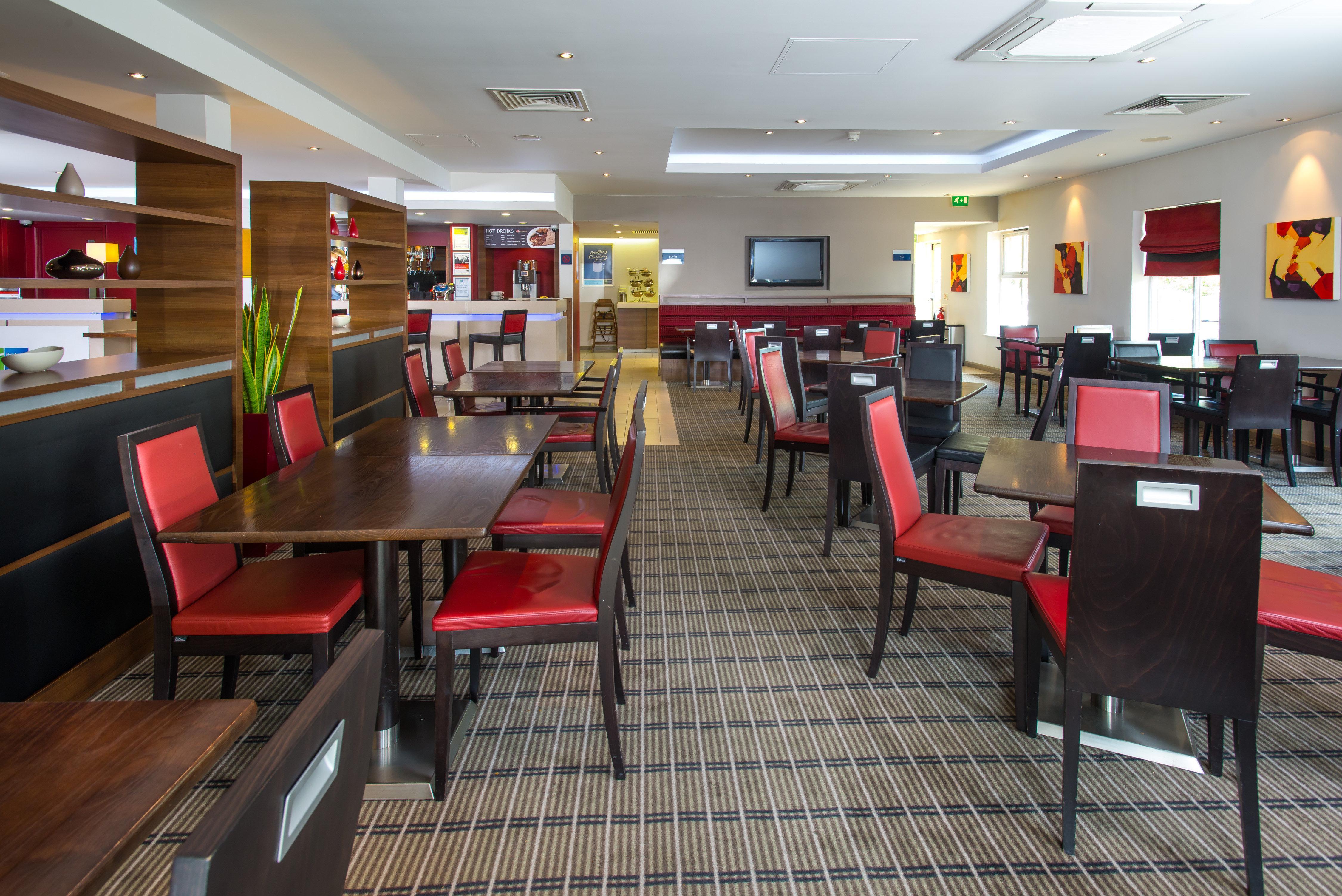 Holiday Inn Express Birmingham Oldbury By Ihg Exterior foto