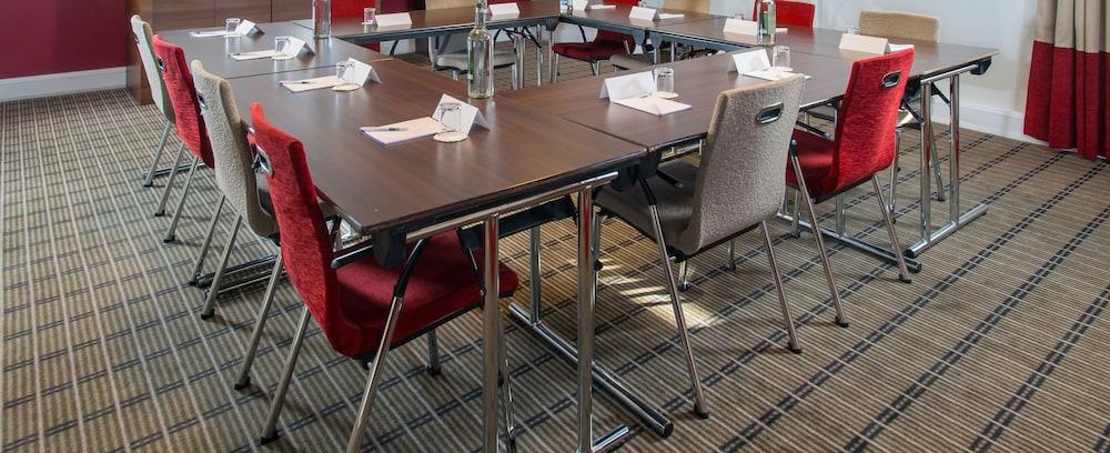 Holiday Inn Express Birmingham Oldbury By Ihg Exterior foto