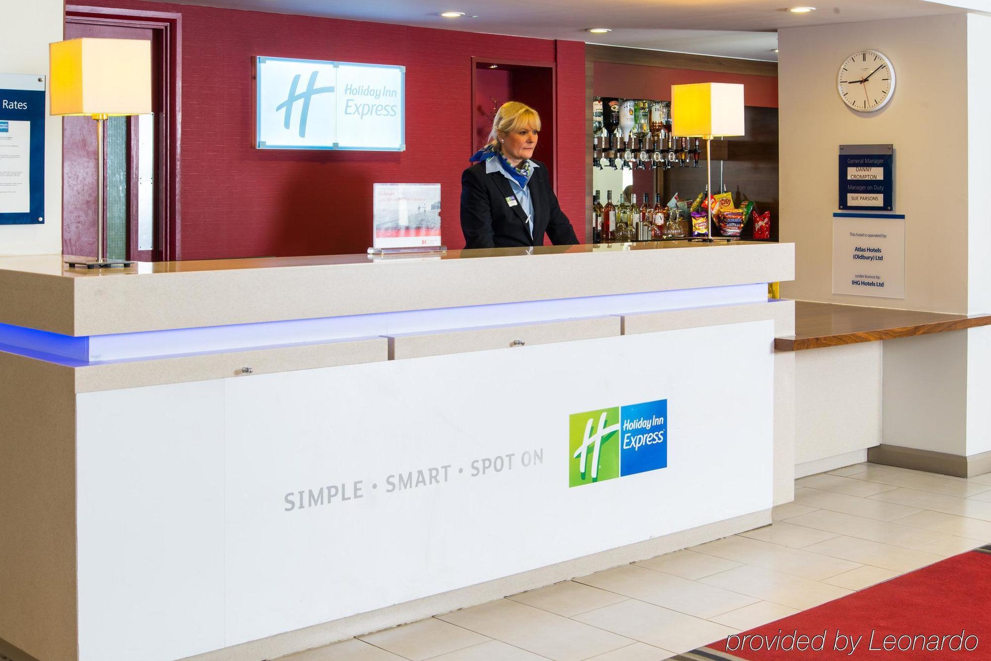 Holiday Inn Express Birmingham Oldbury By Ihg Exterior foto