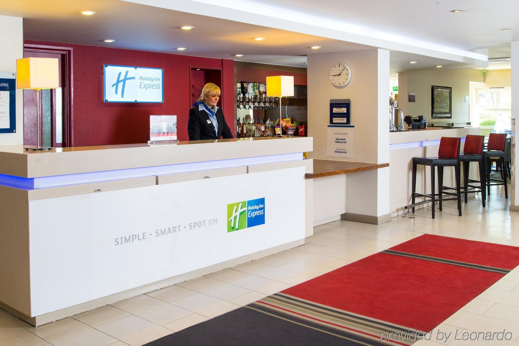 Holiday Inn Express Birmingham Oldbury By Ihg Exterior foto