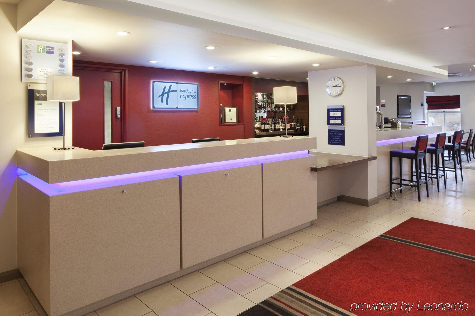 Holiday Inn Express Birmingham Oldbury By Ihg Exterior foto