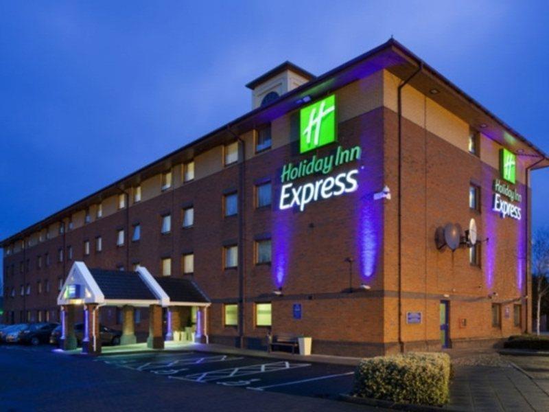 Holiday Inn Express Birmingham Oldbury By Ihg Exterior foto