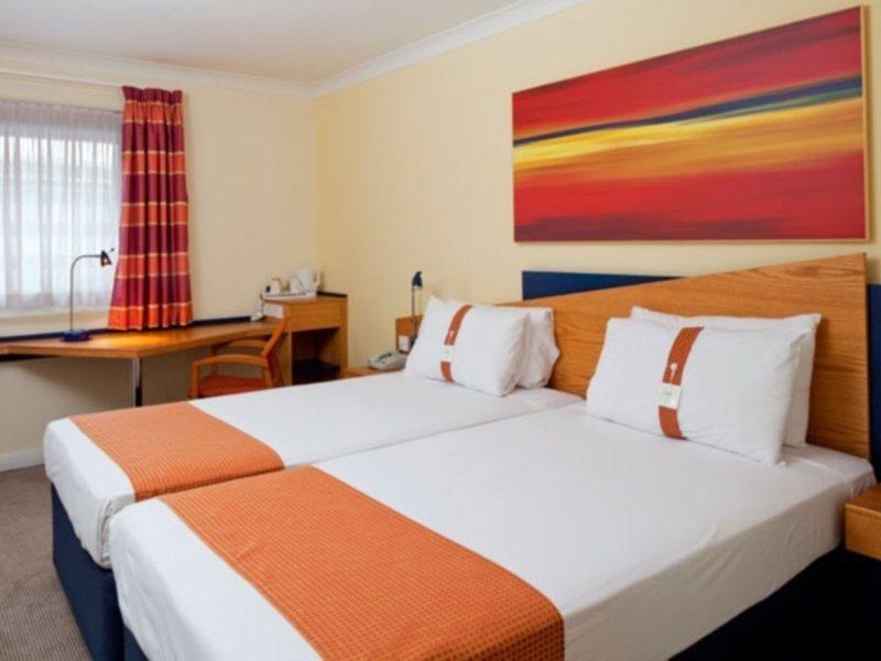 Holiday Inn Express Birmingham Oldbury By Ihg Exterior foto