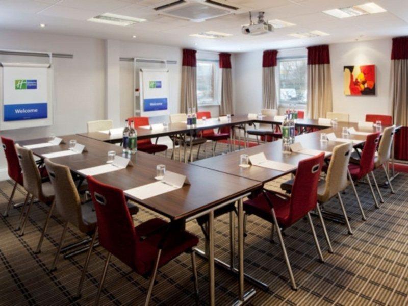 Holiday Inn Express Birmingham Oldbury By Ihg Exterior foto