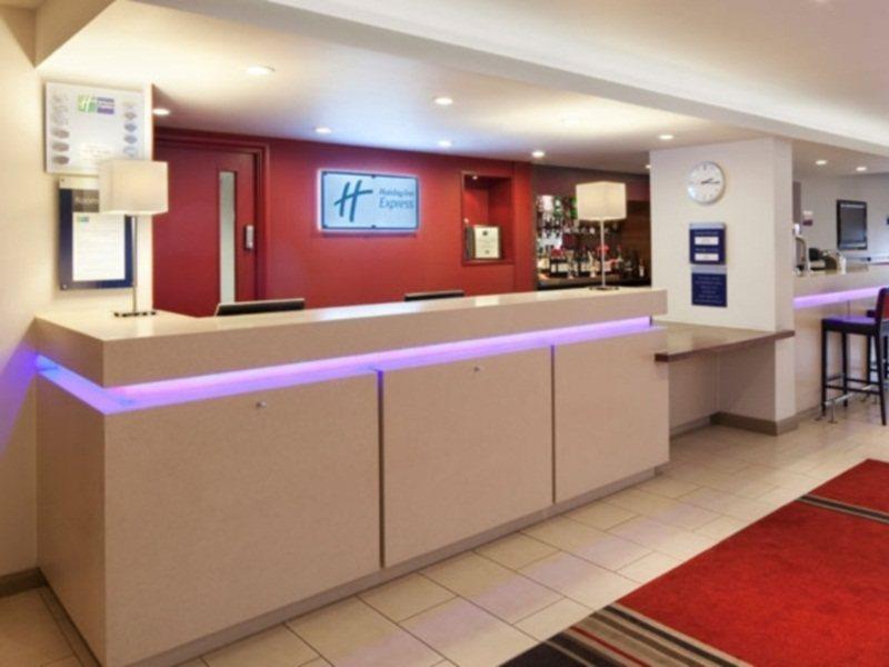 Holiday Inn Express Birmingham Oldbury By Ihg Exterior foto