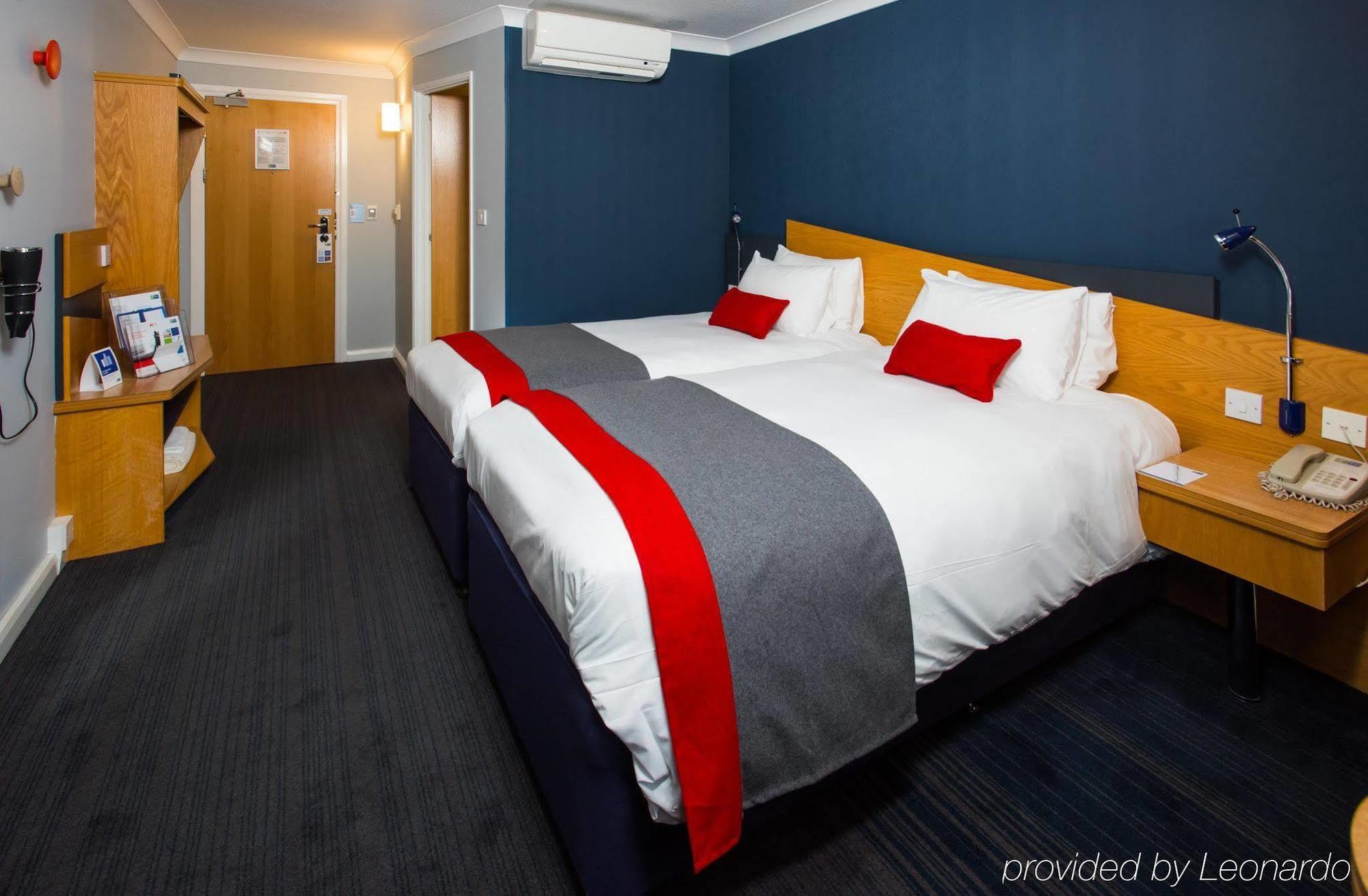 Holiday Inn Express Birmingham Oldbury By Ihg Exterior foto