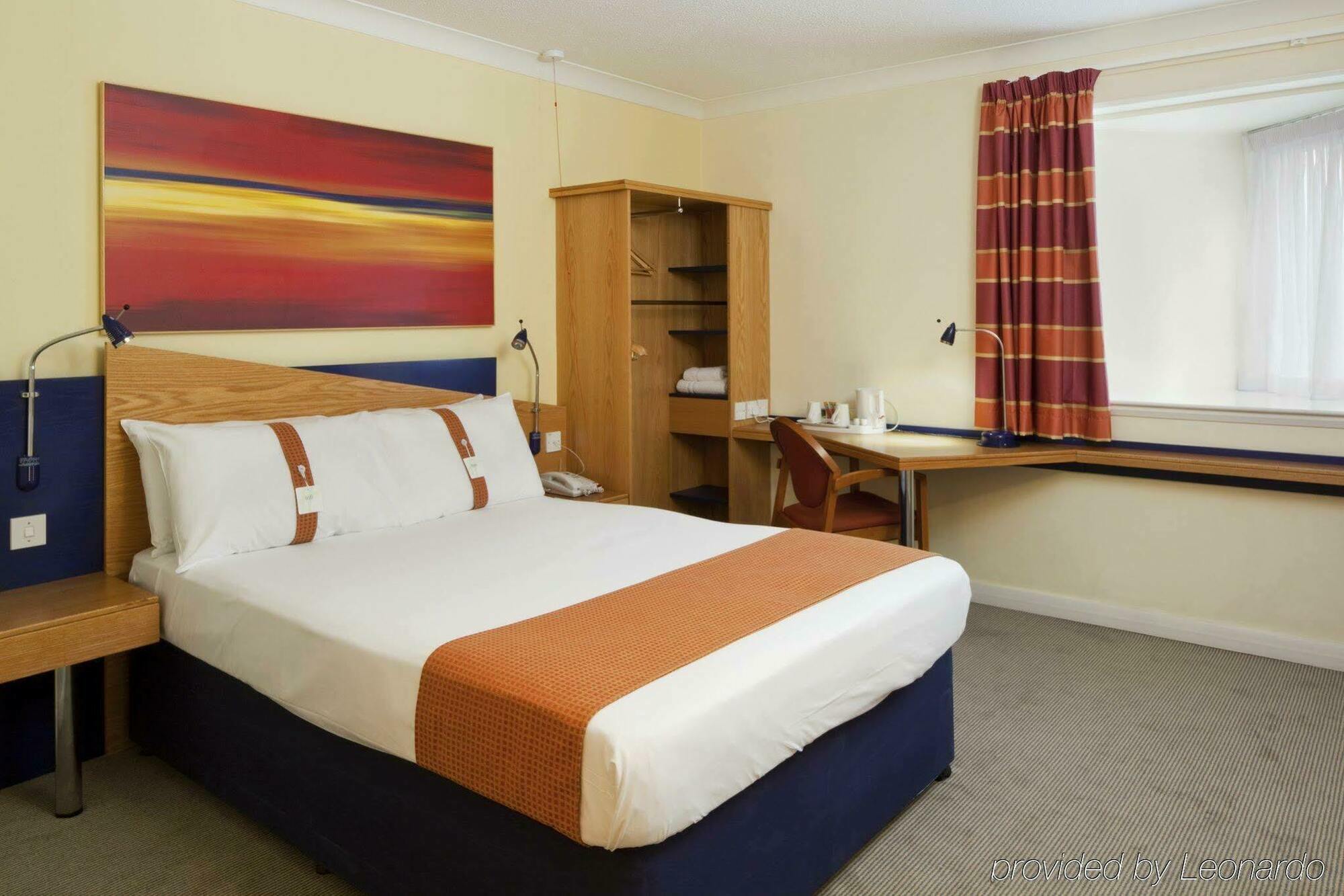 Holiday Inn Express Birmingham Oldbury By Ihg Exterior foto