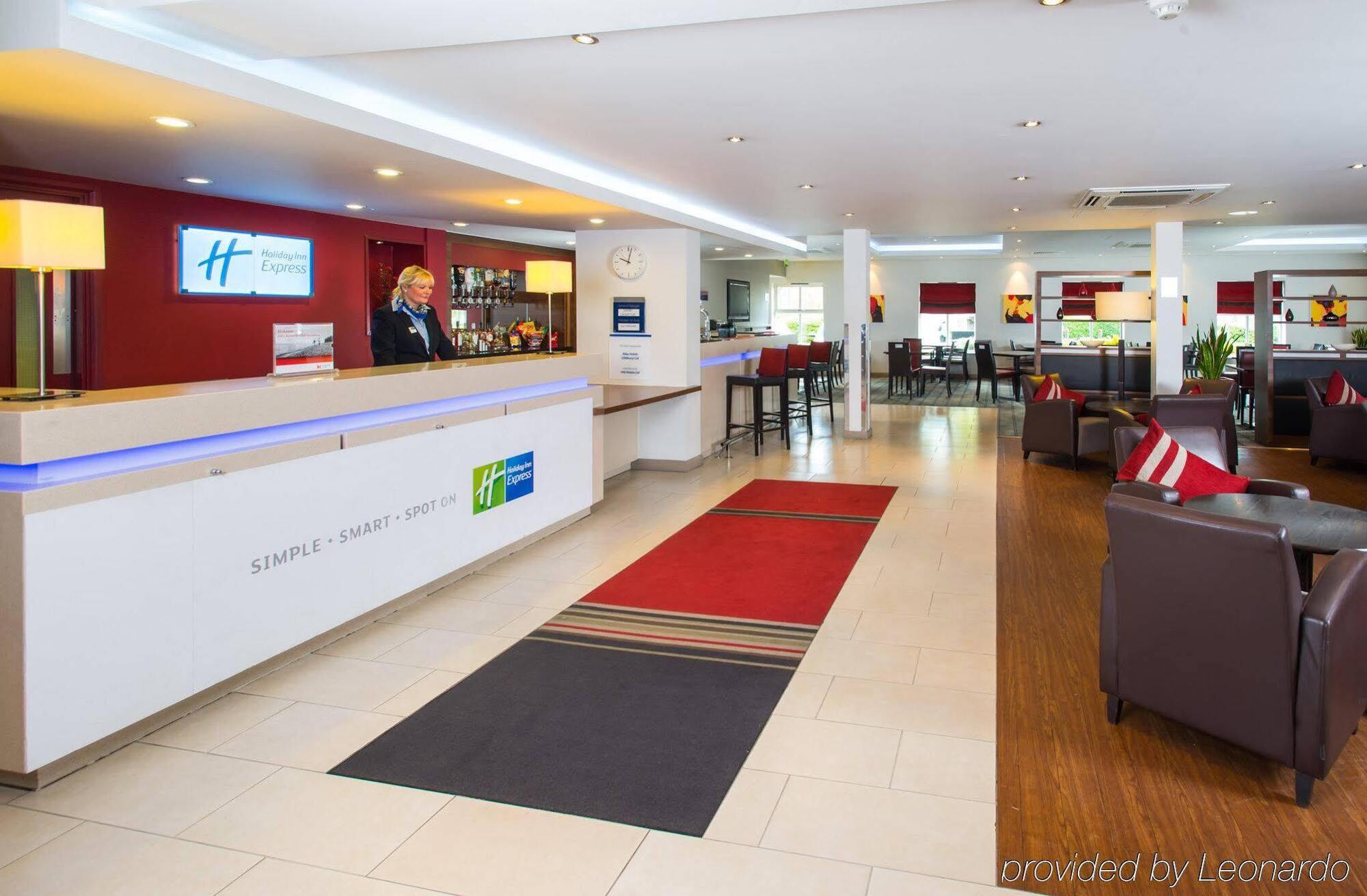 Holiday Inn Express Birmingham Oldbury By Ihg Exterior foto