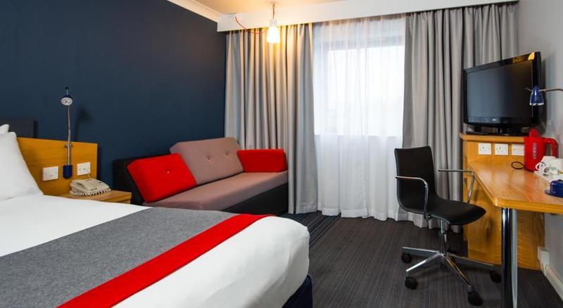 Holiday Inn Express Birmingham Oldbury By Ihg Exterior foto